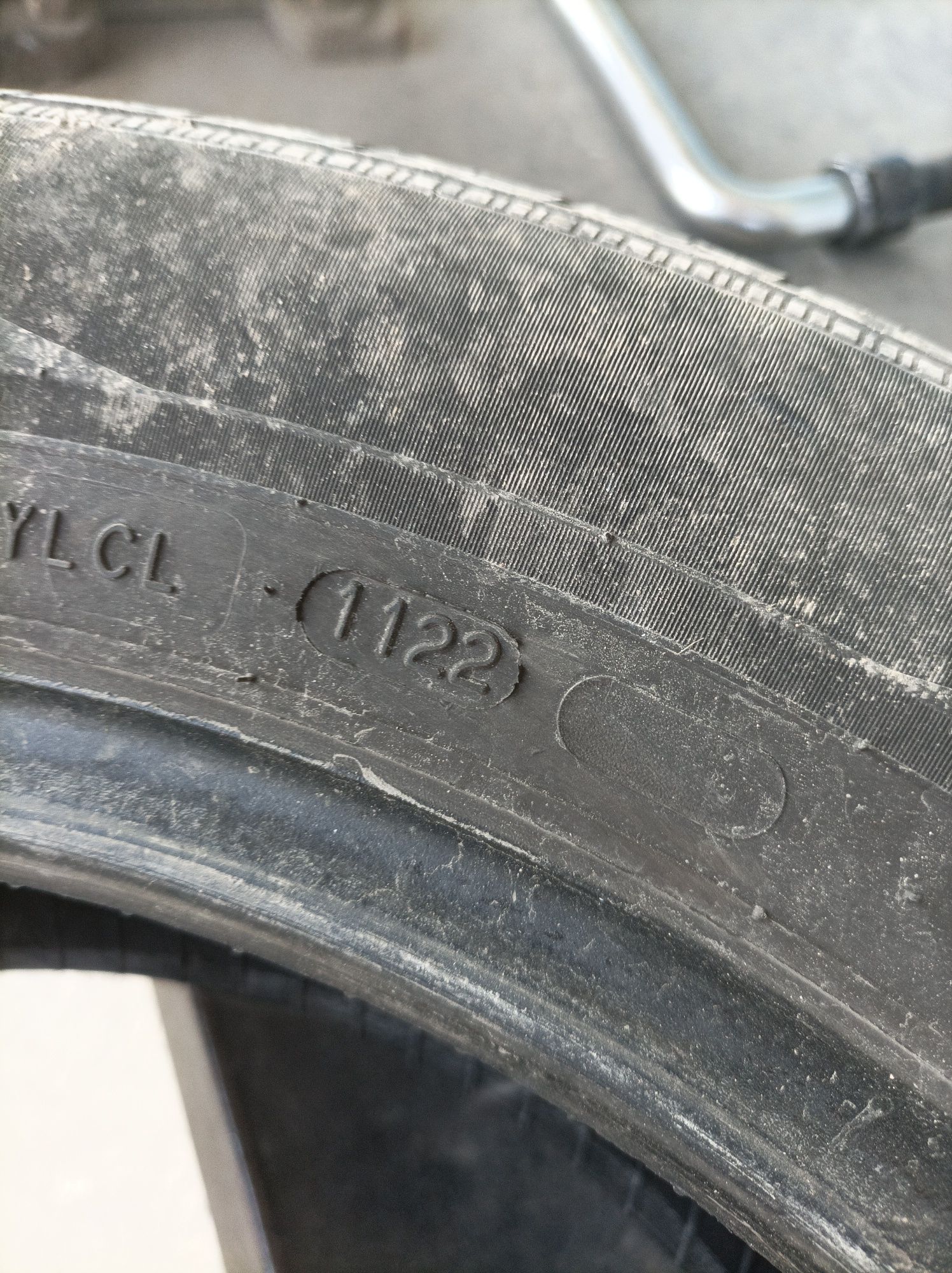 Продавам 2 летни гуми 205/60/16 Nokian wetproof -35 лв/бр.