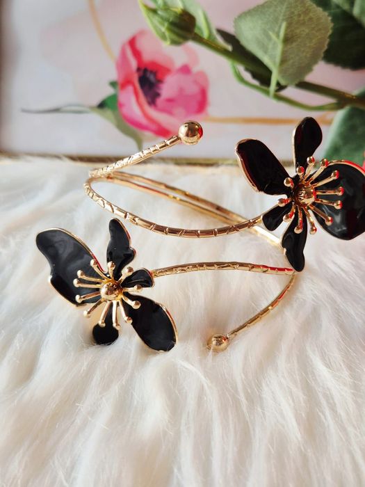 Bratara aurie cu flori negre