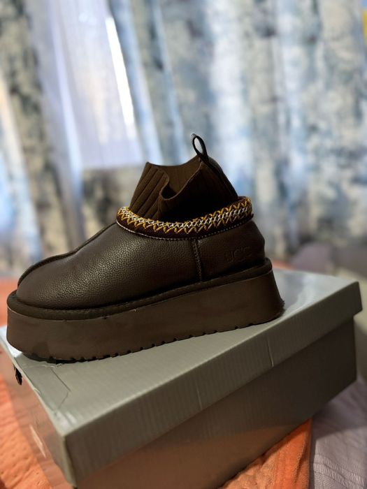 Уги кожаный очень классный лёгкий удобны