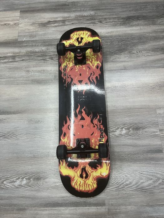 Чисто нов скейборд