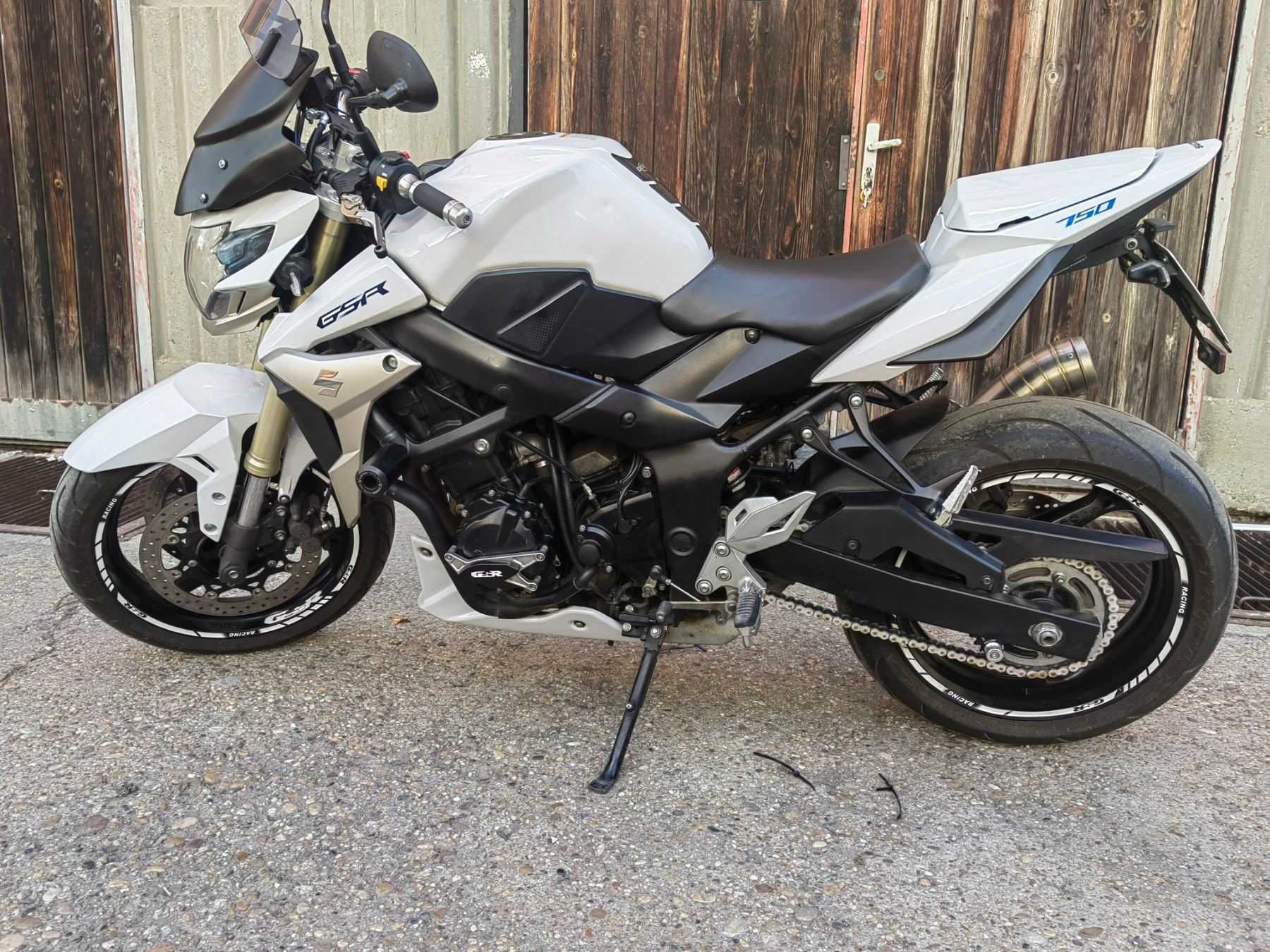 Suzuki GSR 750 2011