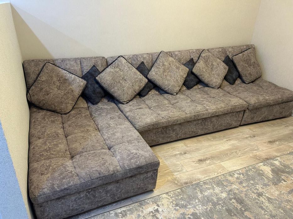 Продам б/у диваны 4м