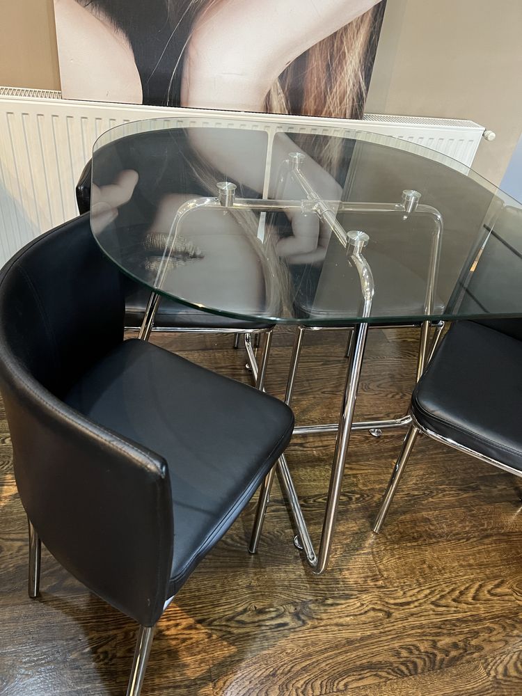 Set masă sticlă cu 4 scaune incorporabile