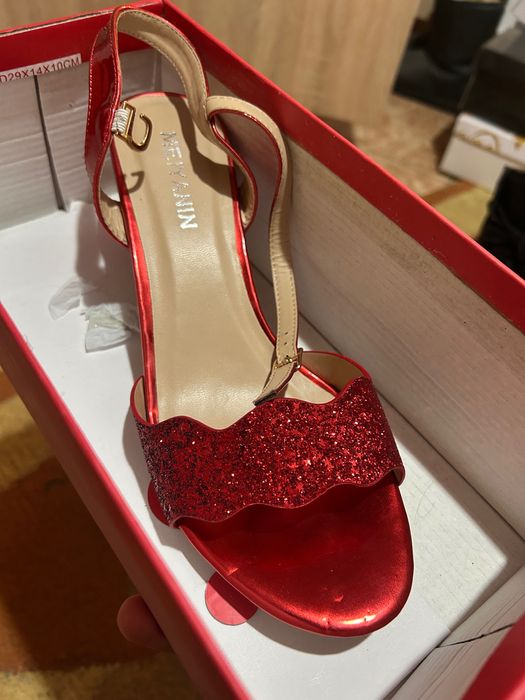 Sandale cu toc patrat