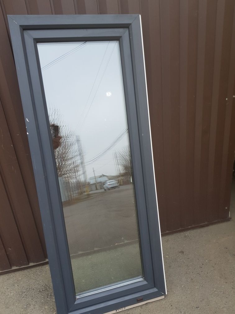 Пластиковая дверь и окно из немецкого пластика фирмы REHAU