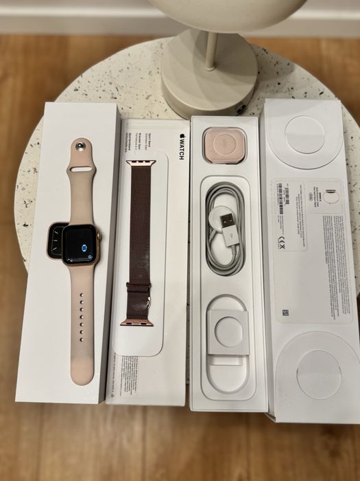 Apple watch seria 5, 40 mm Gold Aluminium