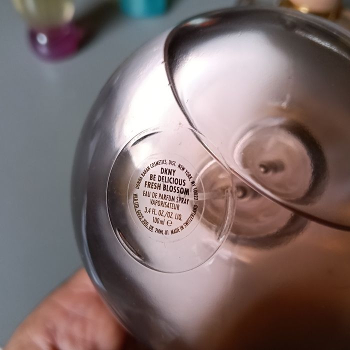 Eau de parfum si Eau de Toilette - autentice - Chloe, Versace, DKNY...