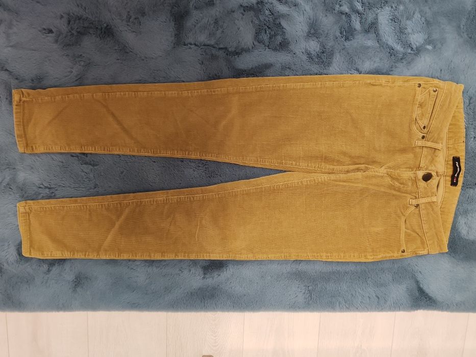 Pantaloni reiați Fishbone