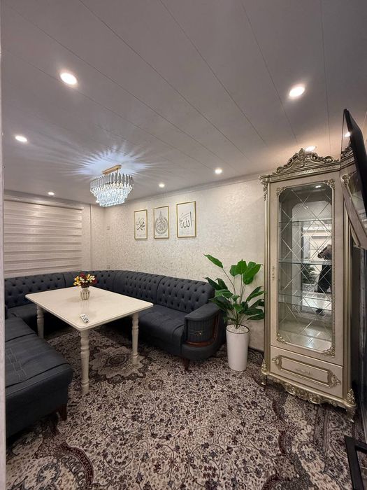 Чиланзар 8 квартал, ТЦ Парус . 3в4 комнатная  70кв.м  с  обстановкой