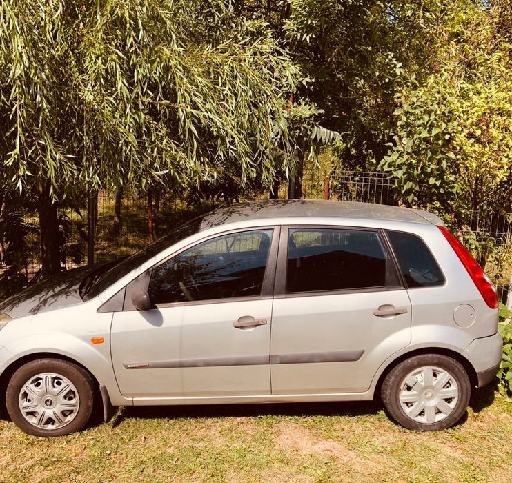 Vând Ford Fiesta