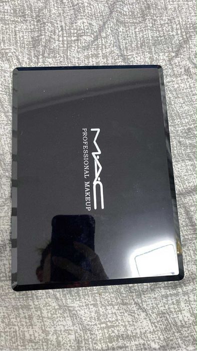 Vand Paleta Mac Noua