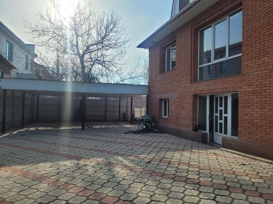 Дом в Центре (Камбарова - Комратова)