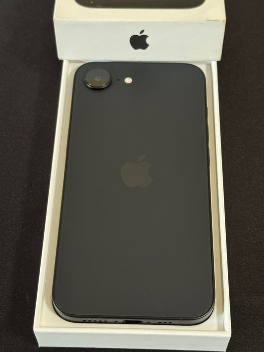 iPhone 16e 128gb *КАТО НОВ* 100% Battery