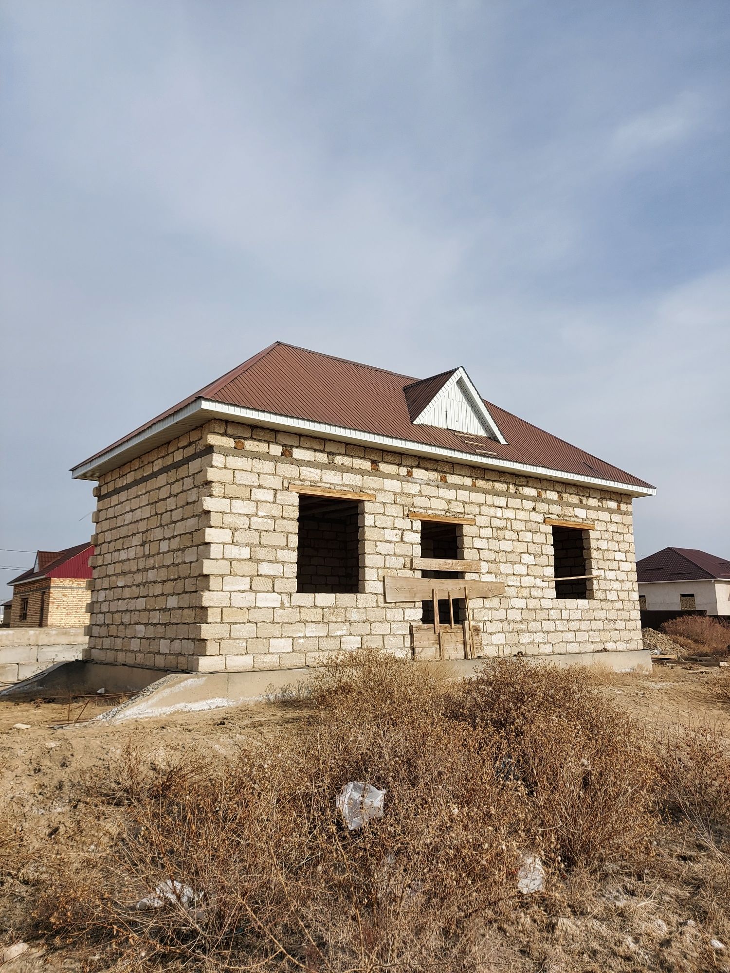 Продам недостроенную времянку