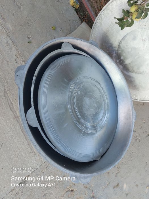 Продам казан с крышкой