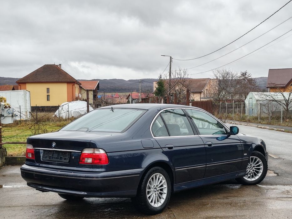 BMW E39 Exclusiv 520i 170cp manual xenon/piele/navigație
