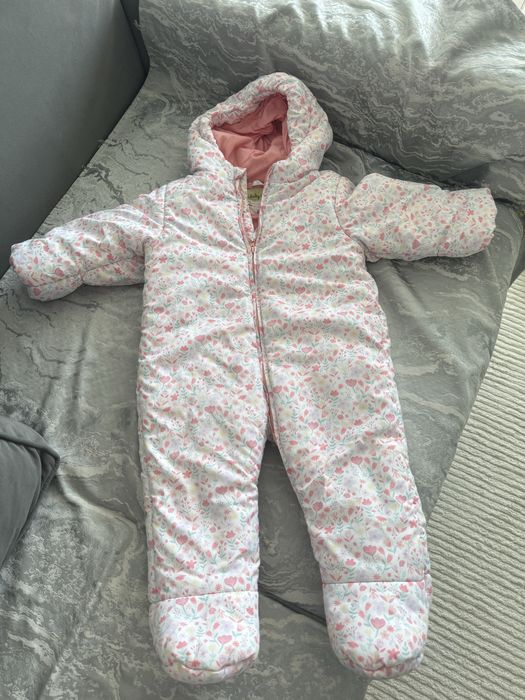 продаю комбинезон на весну от 6 месяцев до года, в отличном состоянии