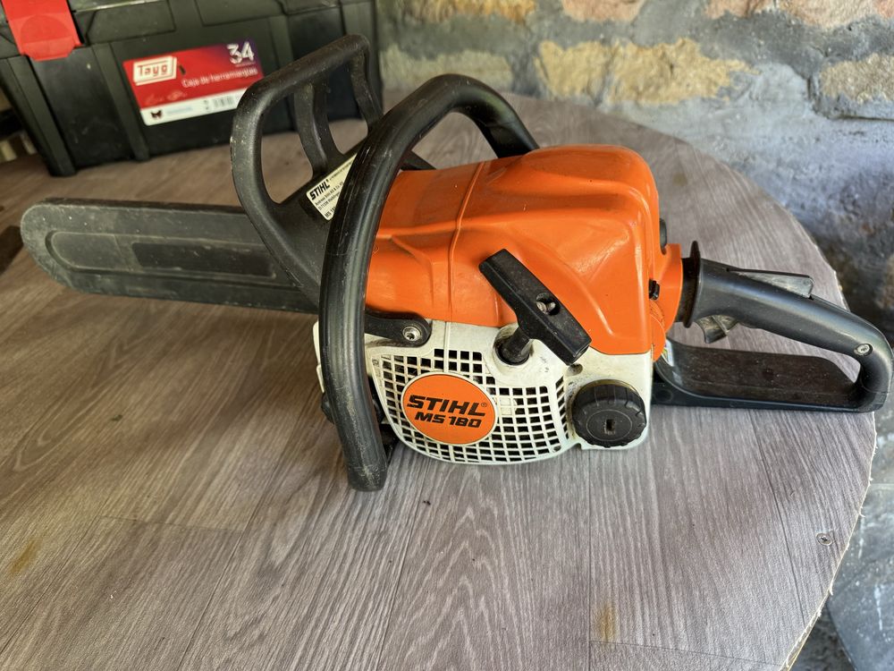 Stihl ms 180 топ състояние.Нова шина,верига и карбуратор