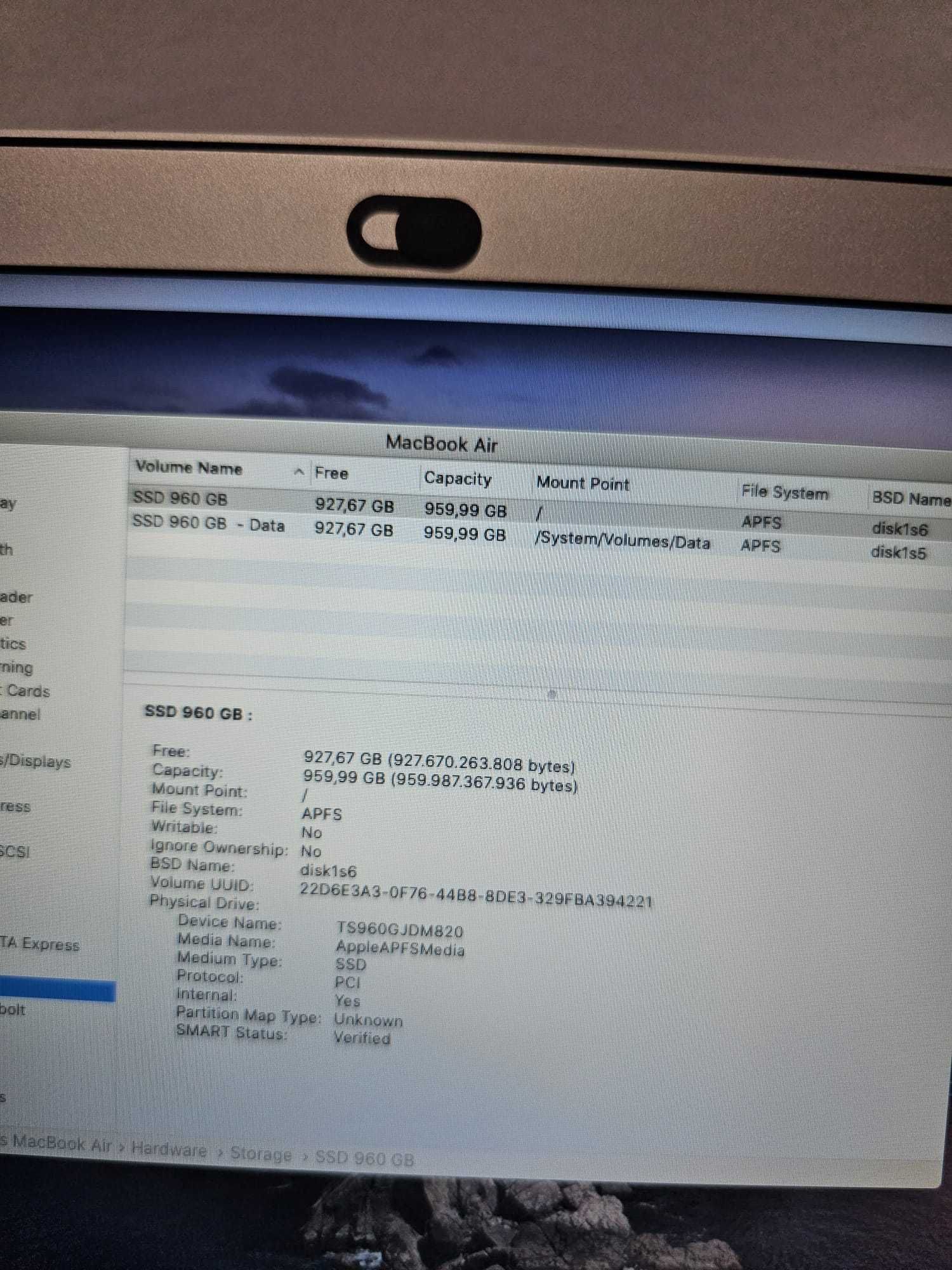 Macbook Air 13 2017, i5 1.8 GHz, 8GB RAM, 960GB SSD, fabricat in 2019