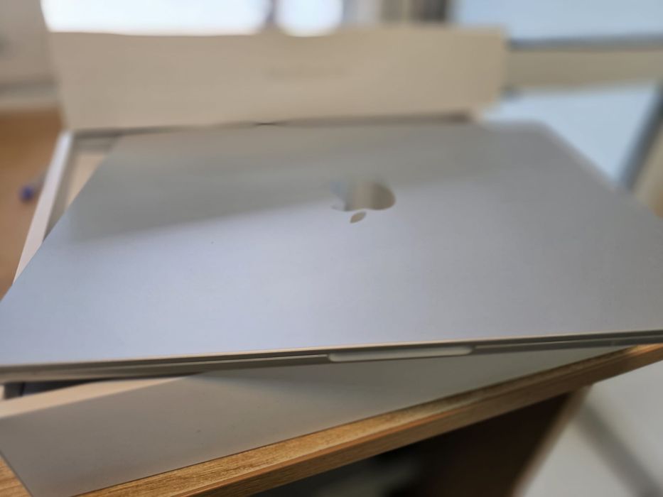 Macbook air m2 2022 la cutie