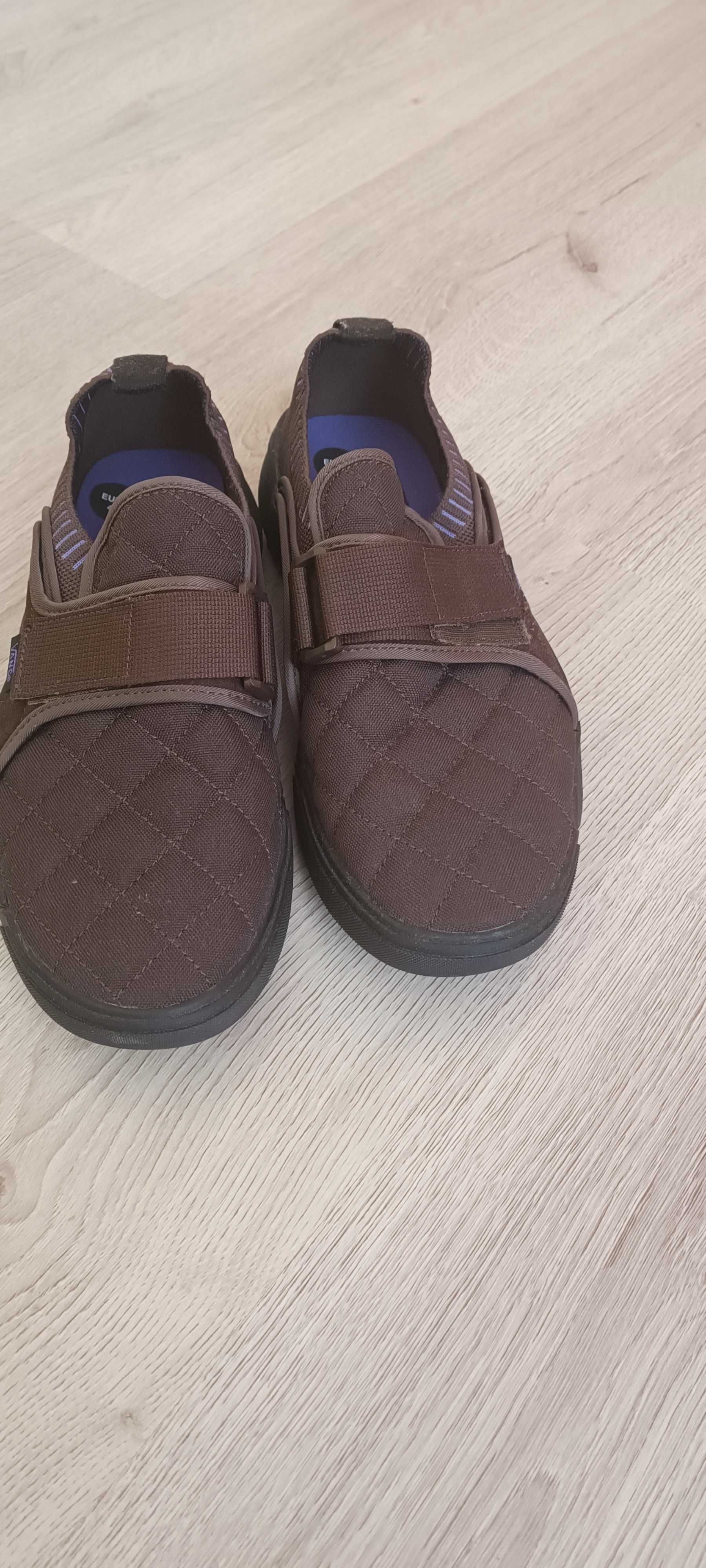 Нови обувки VANS