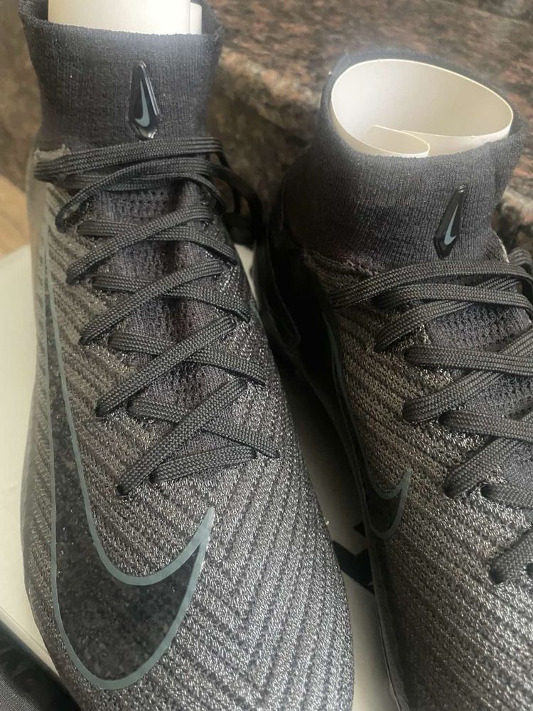Професионални бутонки Nike mercurial