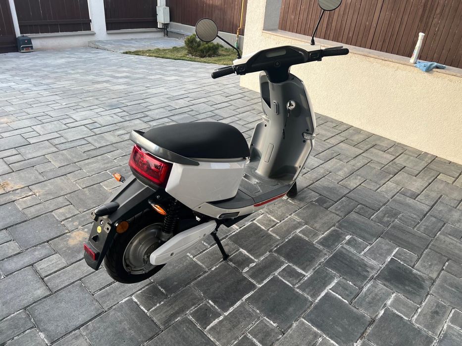 Scuter electric Yadea impecabil