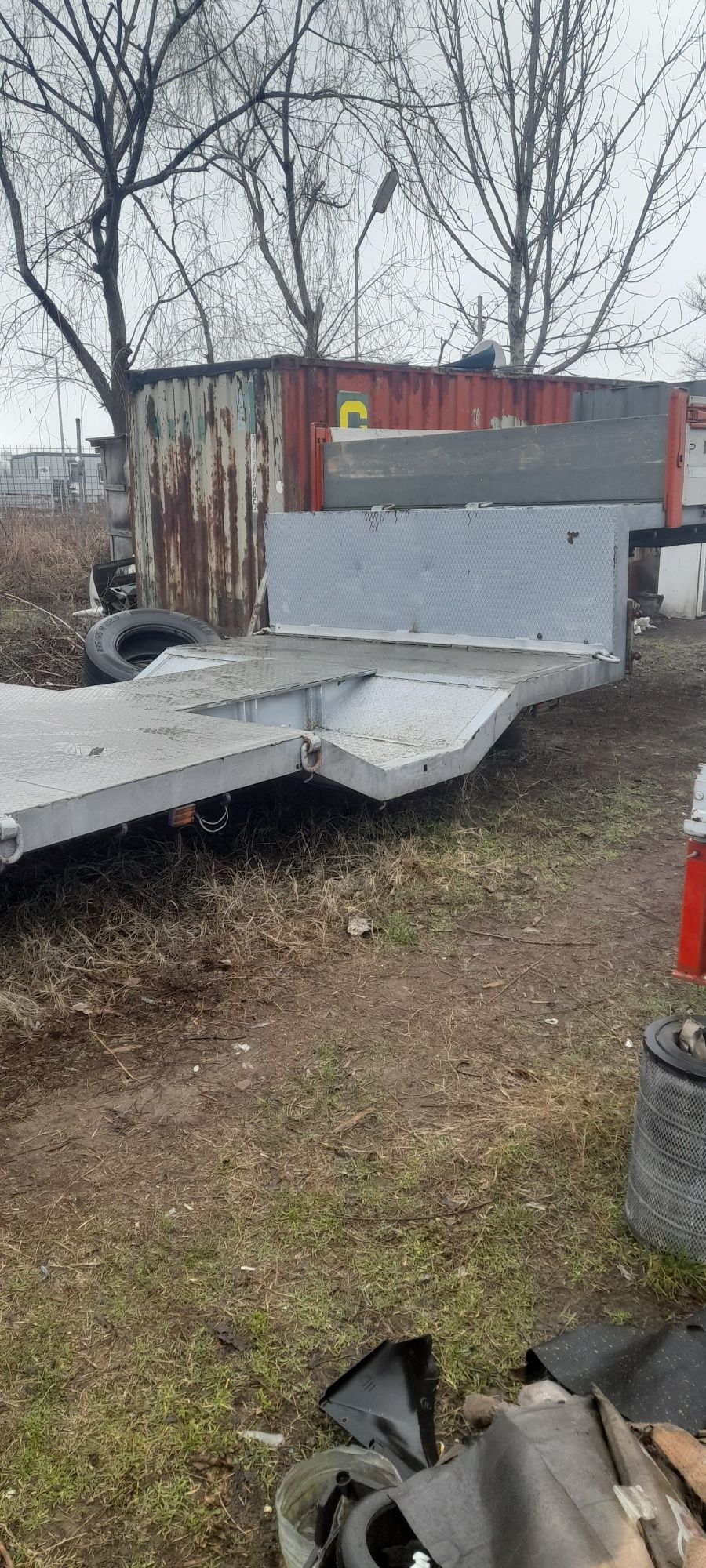 Trailer cu gardă joasă perfectă stare de funcționare