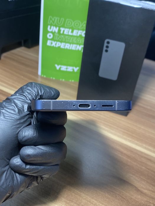 Samsung Galaxy s24 FE • 128 GB • Graphite