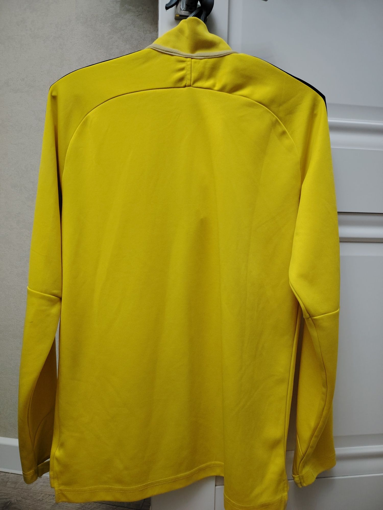 Продам спортивную кофту Nike
