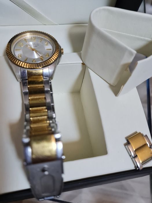 Часы  наручные  женские