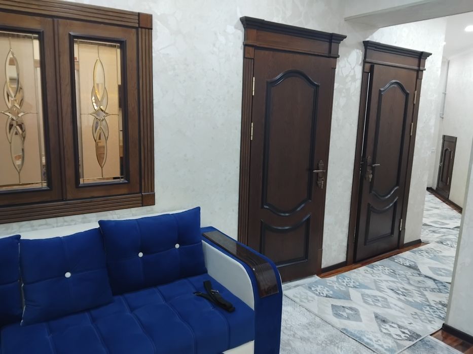 Qarshi shaxar kup qavatlik dom 1 etajdan 5 xonalik uy.