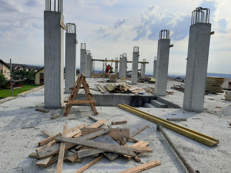 Construcții la rosu sau la cheie