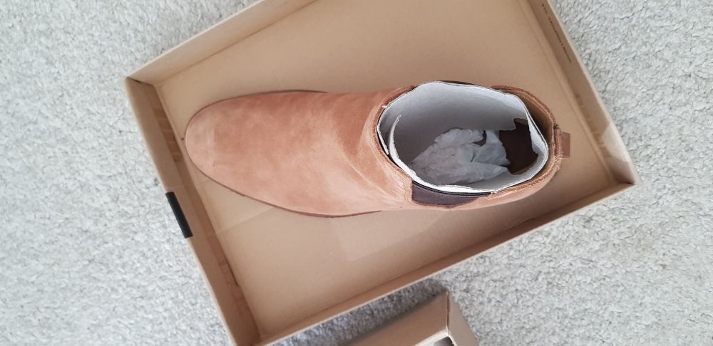 Clarks chelsea boots, при интерес цената може да се договори