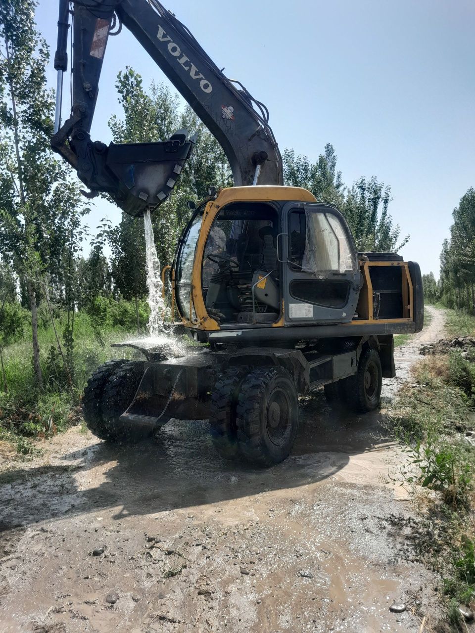 Экскаватор Волво