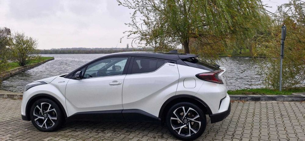 Toyota C-HR Hybrid 1.8 benzina