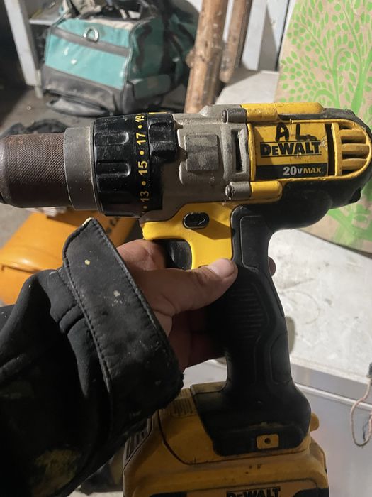 Acumulatori si filetanta dewalt defecte