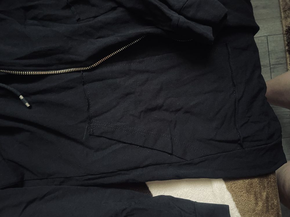 Bluza cu fermoar , buzunare si gluga