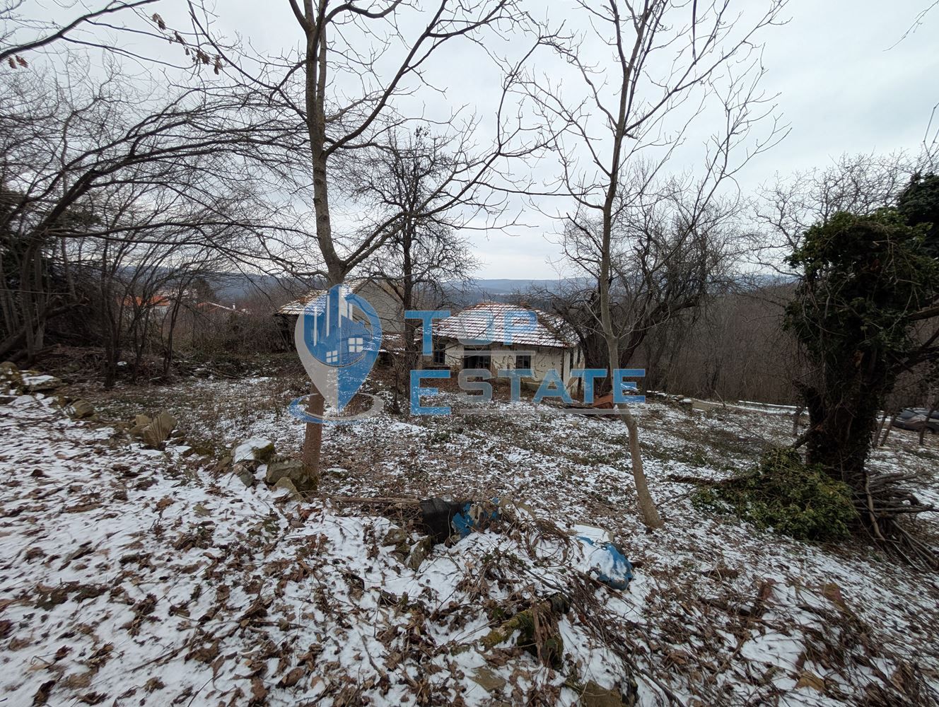 Парцел със стара къща в близост до град Трявна