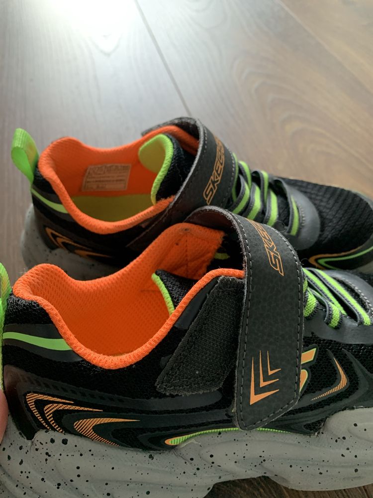 Маратонки sketchers 32