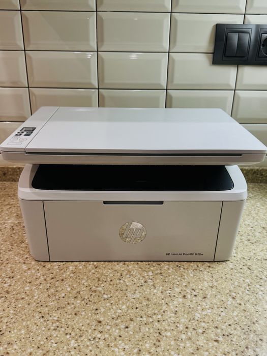 HP LaserJet Pro MFP M28w лазерный Мфу в идеальном состоянии.
