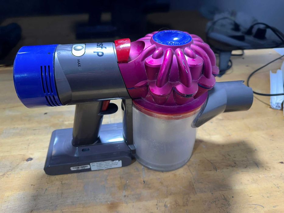 Aspirator dyson v8