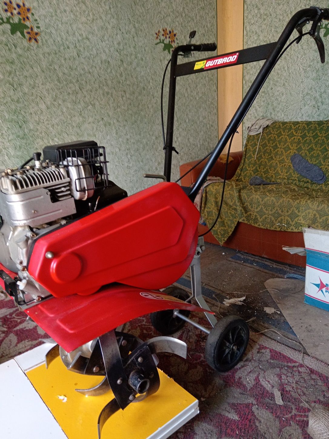 Vând motosapă Briggs & Stratton