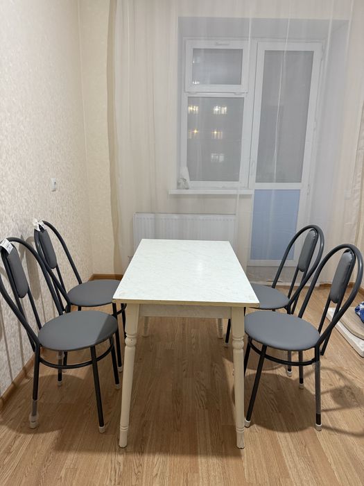 Продам стол и четыре новых стула!