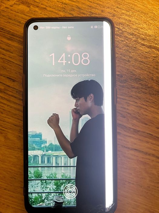 Oppo телефон продается трещина в экране все остальное работает