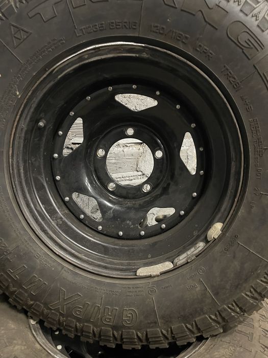 Минусови джанти 5x139.7 и офроуд гуми 235/85/16