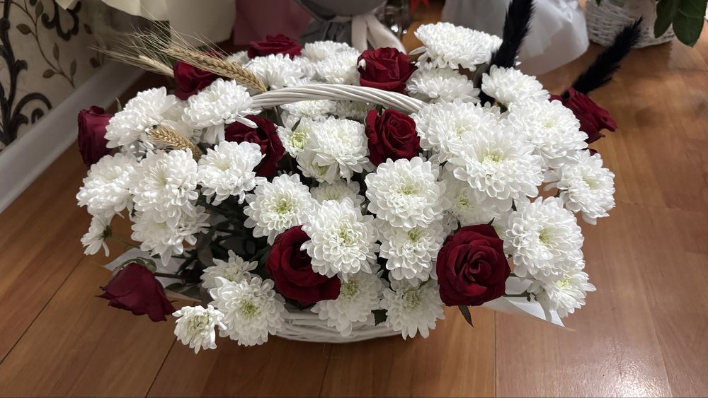 розы и  хризантемы