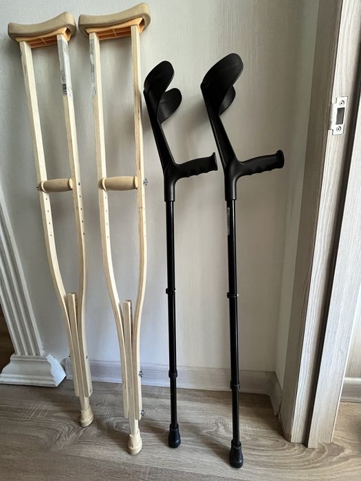 Продам костыли (подмышечные, с подлокотником)