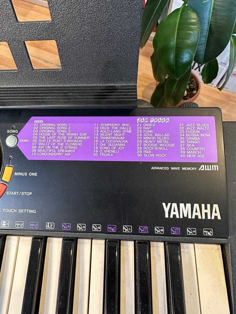 Orga Yamaha PSR 77
