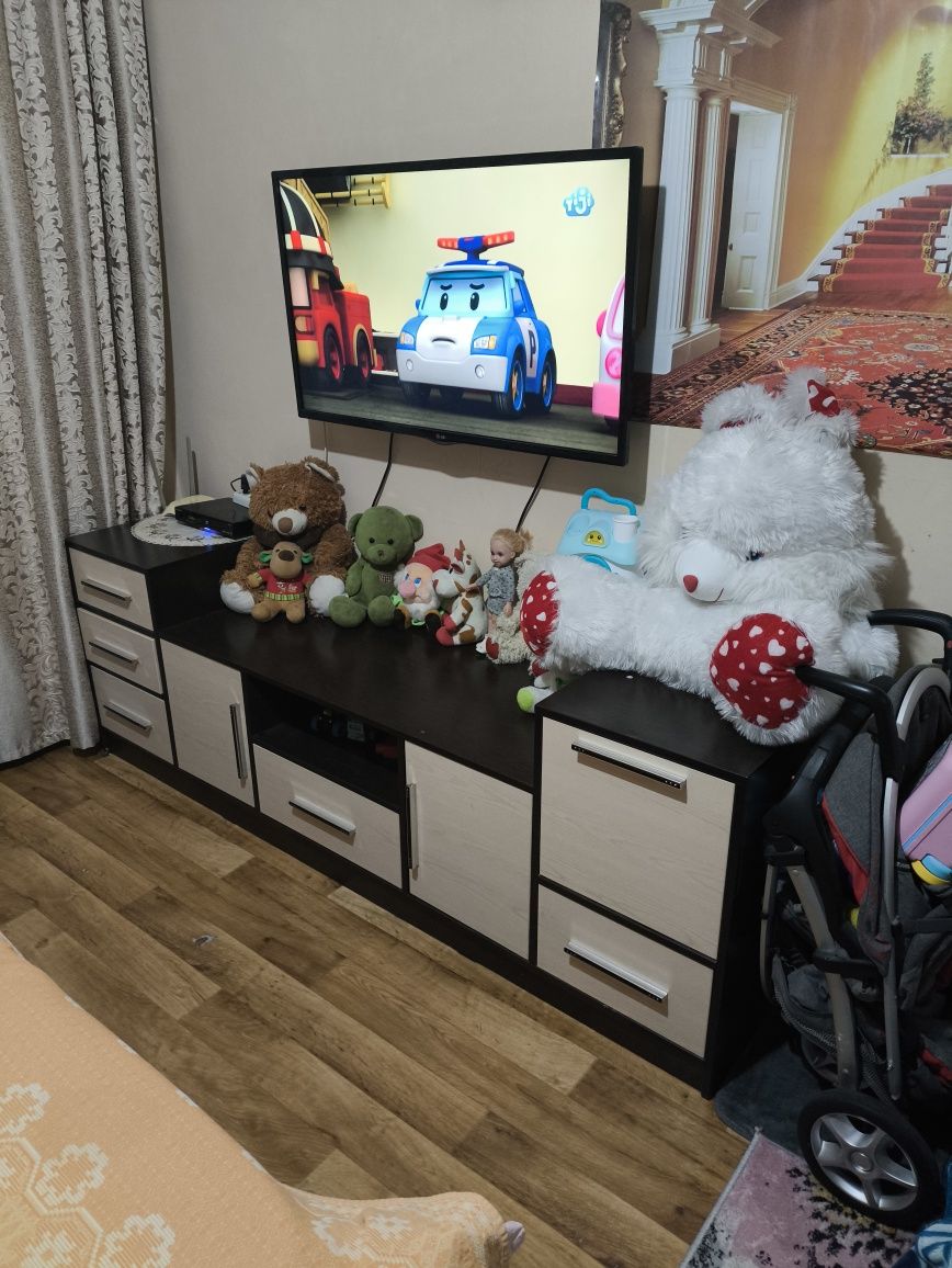 Продам тумбочку для гостиной